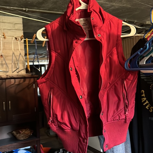Urban Behavior, red vest, size Small. - Picture 4 of 11